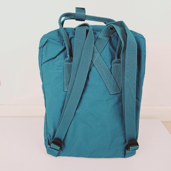 Fjallraven Kanken Backpack in Ocean Green - Excellent Condition - Picture 4 of 16